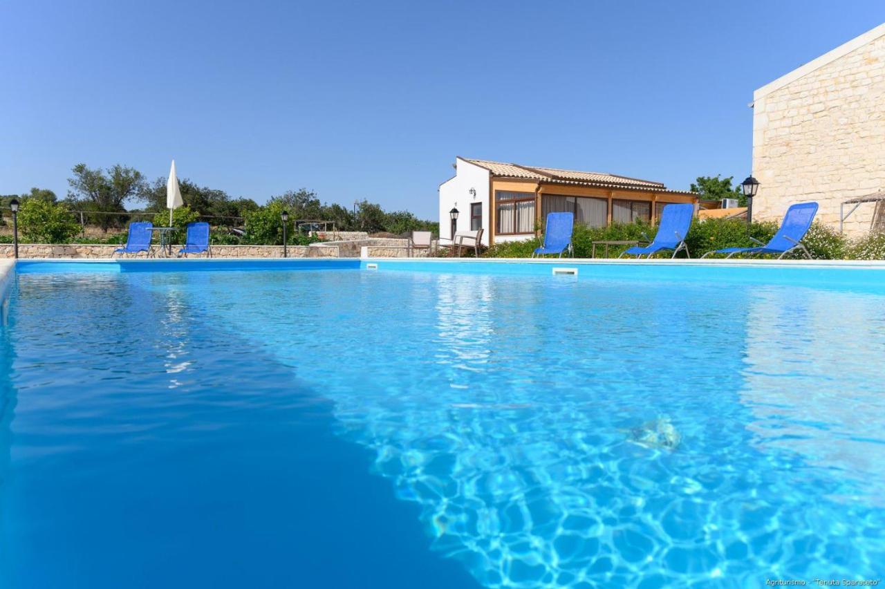 Agriturismo Tenuta Sparaceto Модика Екстериор снимка