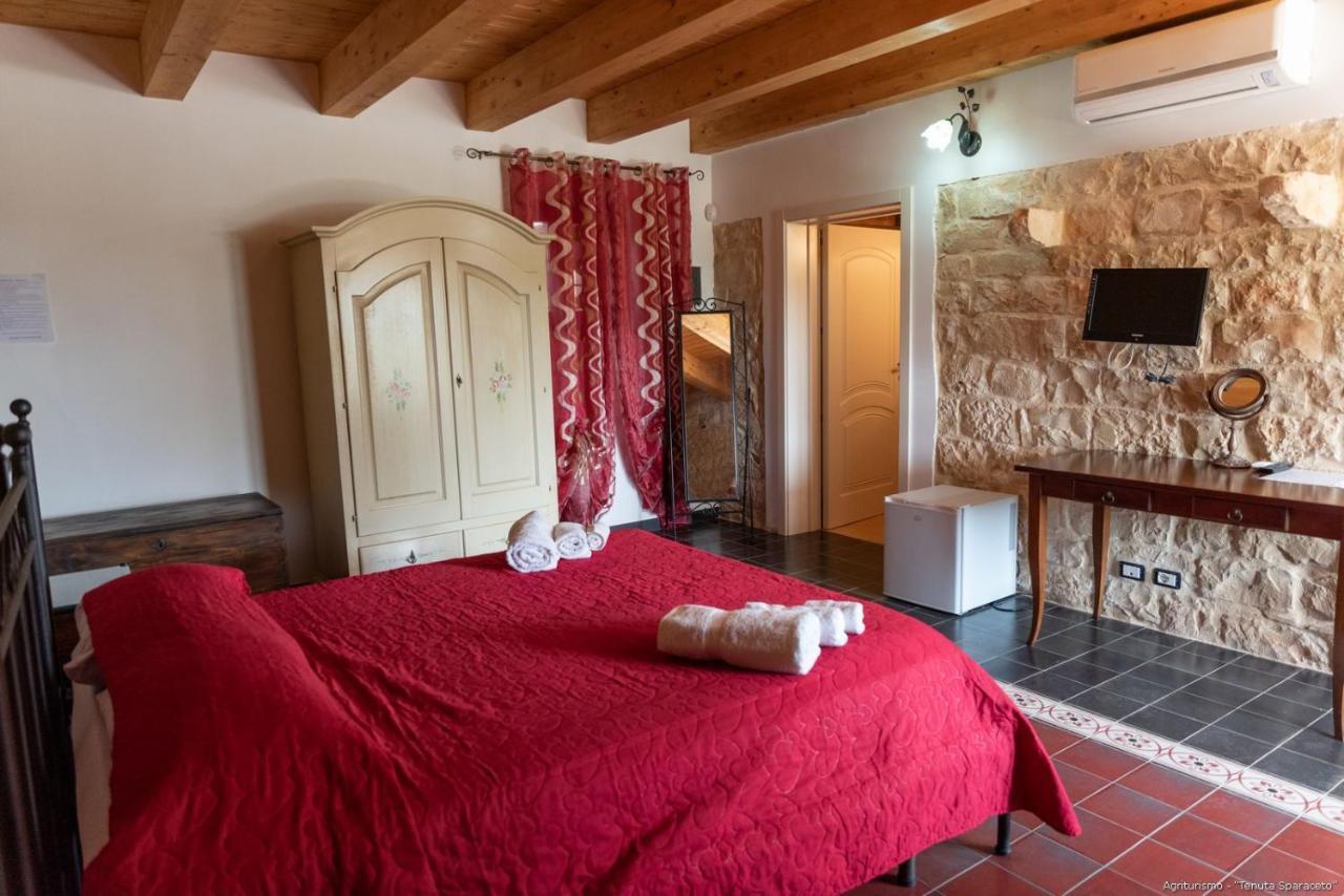 Agriturismo Tenuta Sparaceto Модика Екстериор снимка